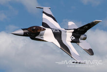 Lade das Bild in den Galerie-Viewer, Freewing F-16 Falcon V3 Arctic Camo 70mm EDF Jet - ARF PLUS FJ21125AP
