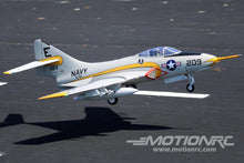 Lade das Bild in den Galerie-Viewer, Freewing F9F-8 Cougar Super Scale 80mm EDF with Gyro - PNP FJ22011P
