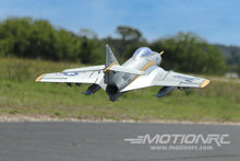 Lade das Bild in den Galerie-Viewer, Freewing F9F-8 Cougar Super Scale 80mm EDF with Gyro - PNP FJ22011P
