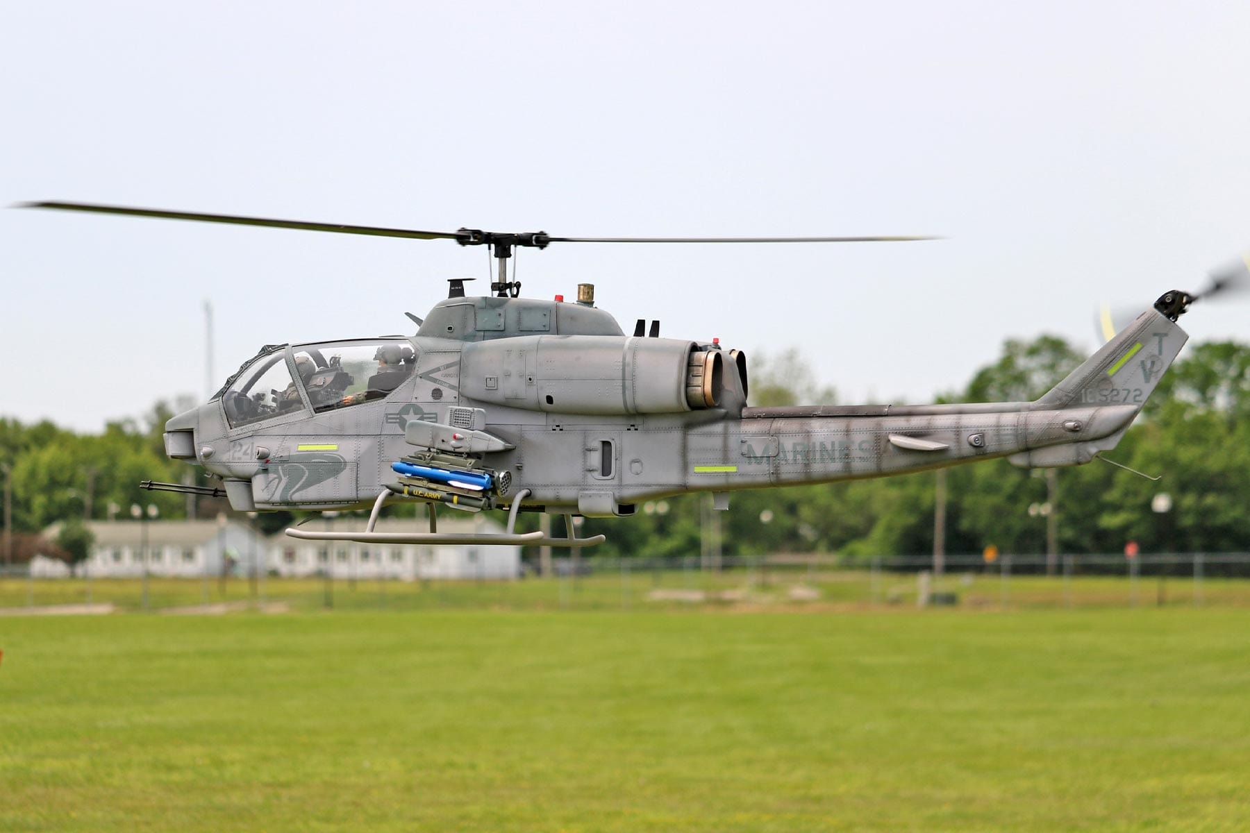 Roban AH-1 Super Cobra Desert Gray 700 Size Scale Helicopter - ARF RBN-AH1-7G