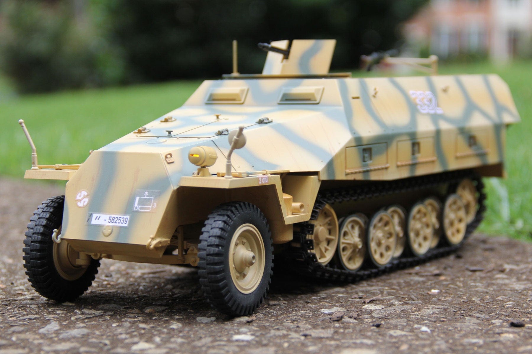 Torro German Sd.Kfz. 251/1 Ausf. D Camo 1/16 Scale Armored Halftrack - RTR TOR29001-CA