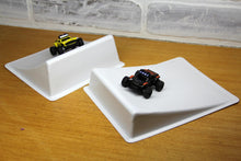 Lade das Bild in den Galerie-Viewer, Turbo Racing White Jump Ramps (2 pcs.) TBR760103
