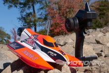 Lade das Bild in den Galerie-Viewer, Bancroft Mad Shark V2 Brushless 368mm (14.5&quot;) F1 Tunnel Hull - RTR BNC1032-001
