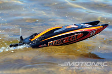 Lade das Bild in den Galerie-Viewer, Bancroft Magic Cat V5 Micro 220mm (8.7&quot;) Racing Boat  - RTR BNC1029-001
