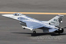 Lade das Bild in den Galerie-Viewer, Freewing F-16 Falcon 70mm EDF Thrust Vectoring Jet - PNP FJ20221P
