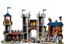 Lade das Bild in den Galerie-Viewer, LEGO Creator 3-In-1 Medieval Castle 31120
