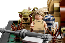 Lade das Bild in den Galerie-Viewer, LEGO Star Wars Dagobah Jedi Training Diorama 75330
