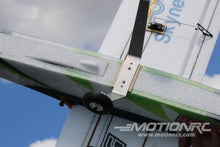 Lade das Bild in den Galerie-Viewer, Skynetic Trainer King 1118mm (44&quot;) Wingspan - ARF BUNDLE SKY1022-002
