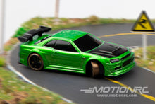 Lade das Bild in den Galerie-Viewer, Turbo Racing Drift Car Green 1/76 Scale 2WD with Gyro - RTR TBRC64G

